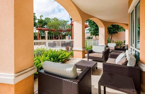 Biggar House | Comfortable Getaway Ideal for Couples seeking Tropical Beach Weekends - Parking