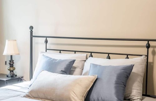 Little Italy Villa | GLOBALSTAY. Cozy 5 Bedroom house in Downtown Toronto