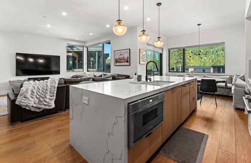 Olympic Valley House | *NEW The Foundry Cabin | Palisades Tahoe | Hot Tub