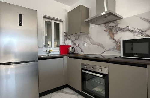 Bugibba Apartment | NEW, Sea-side Hot Tub, BBQ LUX Apartment