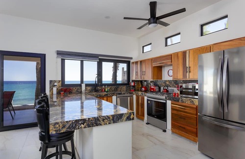 Buenavista House | Beachfront 2 BR Home
