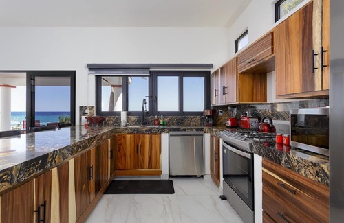 Buenavista House | Beachfront 2 BR Home