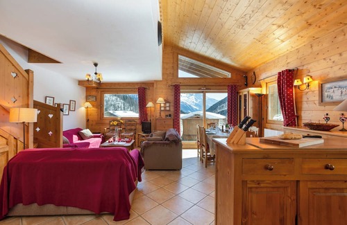 Montroc Apartment | Appt Bec D4 - Three Bedroom Apartment, Sleeps 8