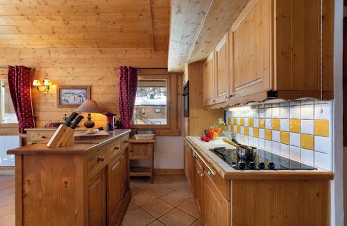 Montroc Apartment | Appt Bec D4 - Three Bedroom Apartment, Sleeps 8