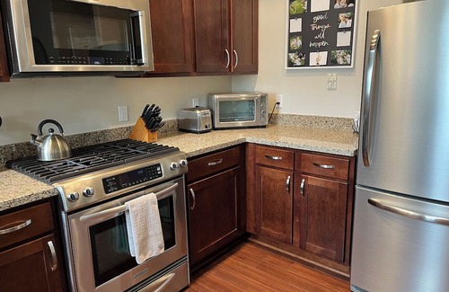 Riverside House | Walk to ASU/Tempe Town Lake/Mill Ave! Huge cozy townhouse w/pool in ❤️ of Tempe!