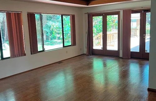 Lake Hills House | 10 min walk to Downtown - Large 7 bedroom house