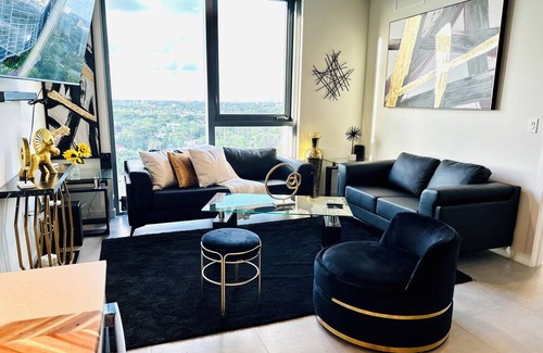 Wynwood Art District Apartment | Art District Sauna Heated Rooftop Pool Rides to the Beach and Airport