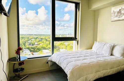 Wynwood Art District Apartment | Art District Sauna Heated Rooftop Pool Rides to the Beach and Airport