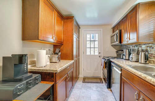 South Hills House | Bright Pittsburgh House w/Yard: 3 Mi to Downtown!