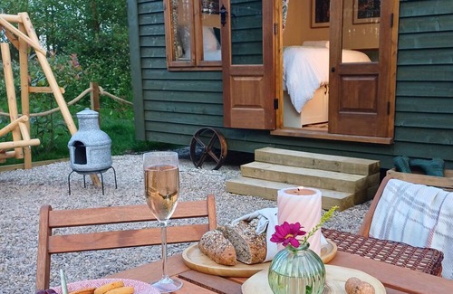 Fangfoss Cabin | Luxury Retreat with Hot Tub near York -Adults Only