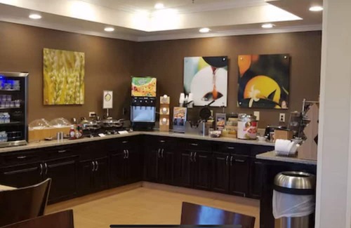 Moline House | AmericInn by Wyndham Moline Airport/Quad Cities hotel