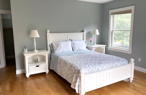 Oak Bluffs House | Secluded Sanctuary, Oak Bluffs Retreat - 10 min. walk to O.B. Harbor & Downtown