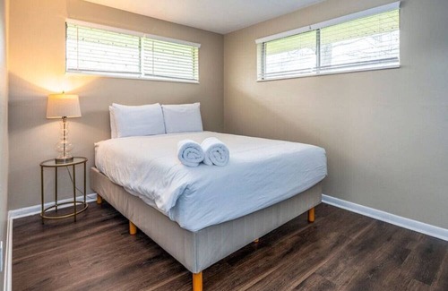 Centerville House | Friends & Family, Walk Distance 2 Centerville Pl