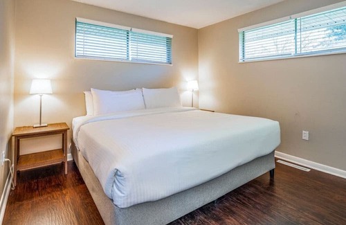 Centerville House | Friends & Family, Walk Distance 2 Centerville Pl