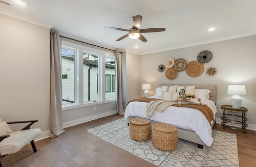 Whitebridge House | Dolly's Hideaway - Rooftop Deck - Mins to Broadway