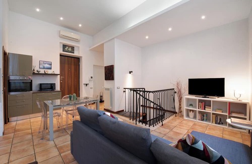 Zona Risorgimento House | Holiday Home 'Kramer M4 Apartment' with Wi-Fi and Air Conditioning