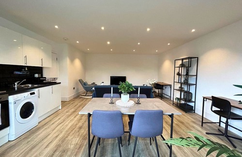 Wokingham Apartment | Wokingham Stunning Two Bedroom Centrally Located