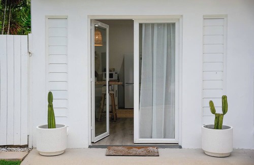 Kewarra Beach Villa | Cosy Villa, street back from Kewarra Beach