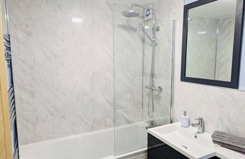 Brooklands Apartment | Smart East London Apartment