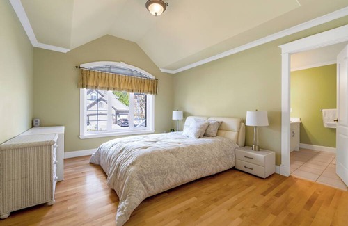 Westwood Plateau Bed & Breakfast | Italian-style Luxury House (Not Whole House): 1 Queen Bed/1 Private Bath