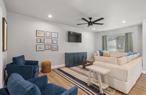 Clearwater House | Sea Breeze Haven ~ Htd Pool ~ Fire Pit ~ PuttPutt