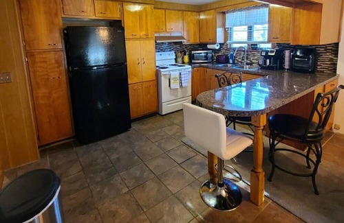 Cheektowaga Apartment | 2 Br Central & Cozy Family Getaway
