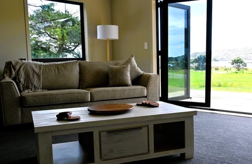 Waitomo District House | Mee ‘N G’s Boat Shed Marokopa’s finest luxury stay!