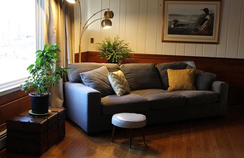 Hamden House | Mid-Century Modern Cabin. Minutes from Yale