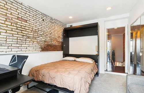 Canton House | Cozy urban oasis near Fells Point and Johns Hopkins