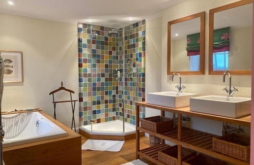Hockai House | Luxurious cottage right next to great hiking trails and racetrack action