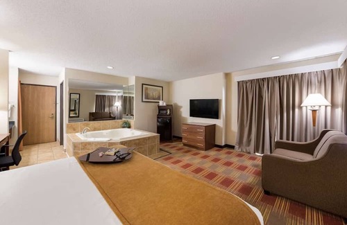 Hebron House | Perfect for I-70 Travelers: Stay with Indoor Pool, Hot Tub, and Free Breakfast