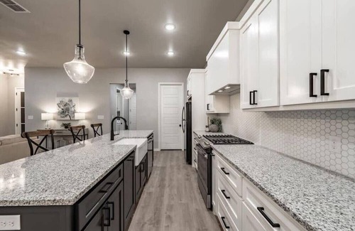 Lubbock House | Modern Uptown - 4BR/2BA - New Construction
