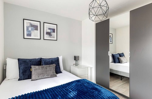 Brownswood Apartment | Finsbury Park Retreat: Modern Comfort