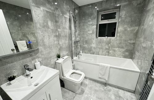 Elmbridge Apartment | Desford Delight: Modern 1Bedroom Apt