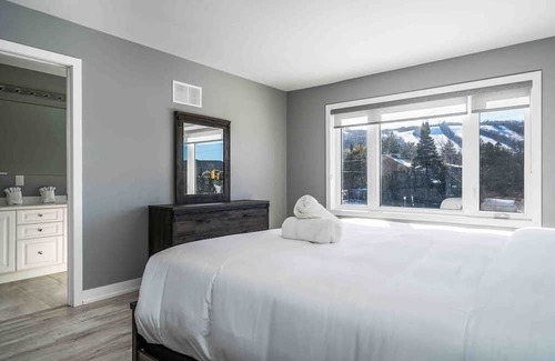 The Blue Mountains House | Newly built Village 3 Bedroom /Shuttle Bus