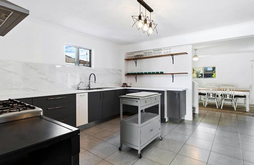 Urangan House | Unwind on Prince-3 Prince st
