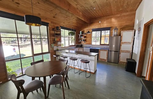 Wheatsheaf House | Kangaroos Hideaway, Bush Retreat