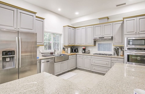 Anaheim Colony Historic District House | Spacious Anaheim Home < 30 Mi to DTLA!