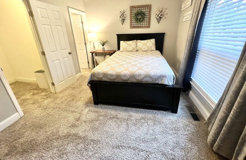 Florence House | Centrally located a skip from downtown Cincinnati and just North of the Ark!