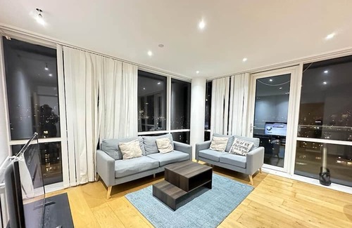 Lansbury Apartment | LUXURY 2 Bedroom Penthouse Near Central London