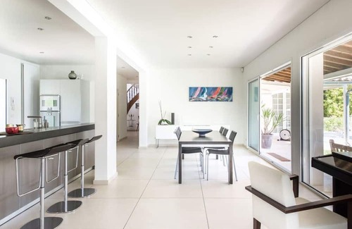 Saint-Clement-de-Riviere Villa | Villa des Rosiers : with pool and quiet garden