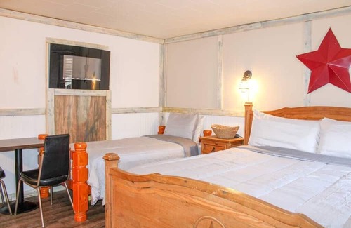 Howard House | Black Bear Lodge 4 Su