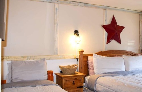 Howard House | Black Bear Lodge 4 Su