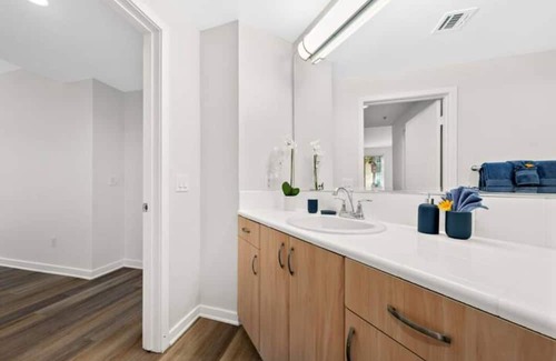 Marina del Rey Apartment | Bleu Mer Spacious Beach view