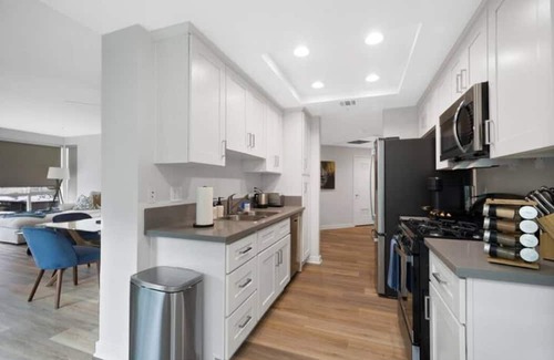 Marina del Rey Apartment | Bleu Mer Spacious Beach view