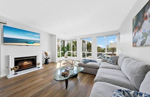 Marina del Rey Apartment | Bleu Mer Spacious Beach view