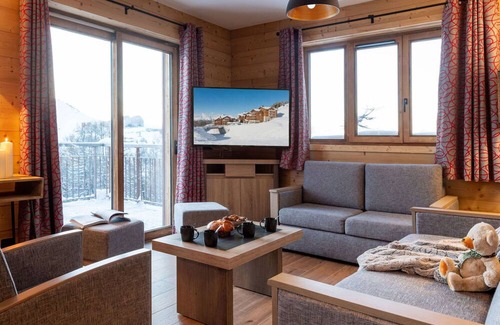 Plagne Centre Apartment | Lovely apartment for 8 guests with hot tub, WIFI, pool, TV, balcony and parking