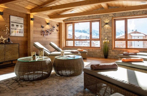 Plagne Centre Apartment | Lovely apartment for 8 guests with hot tub, WIFI, pool, TV, balcony and parking