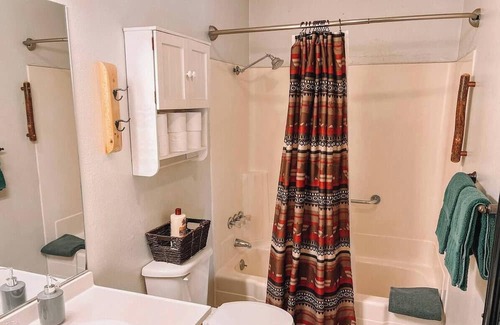 Ruidoso Cabin | Cozy Ruidoso Cabin: Hot Tub, Fireplace, Near Town