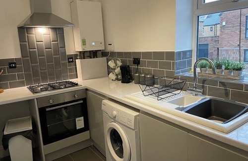 Gateshead Apartment | Saltwell Rd - 4 Bdrm 5 beds Great for contractors
